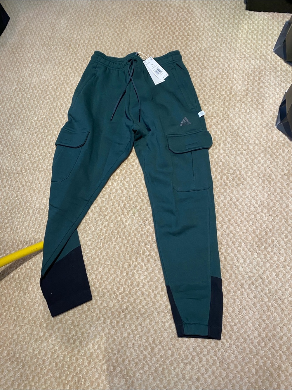 Adidas HL6488 green cargo joggers mens large